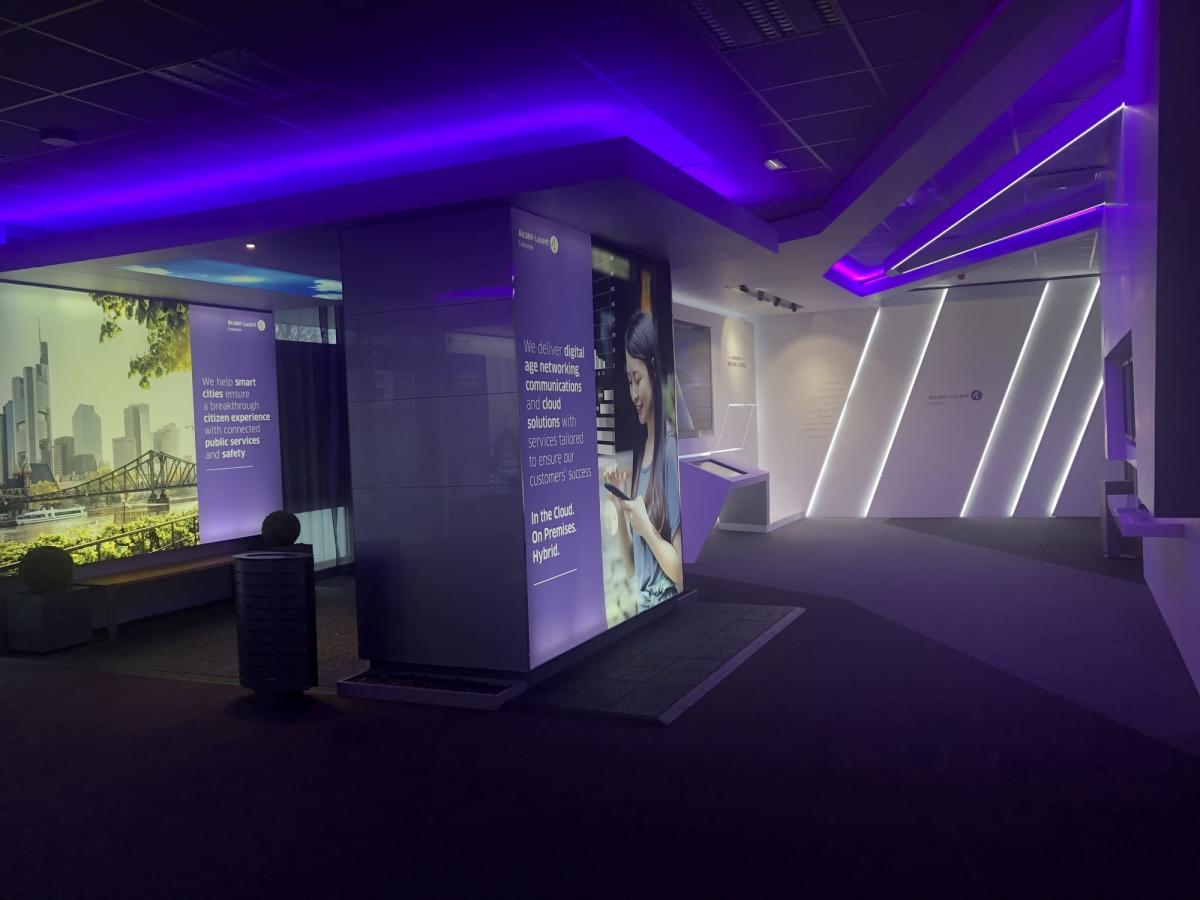 ALCATEL-SHOW-ROOM-ENTREE